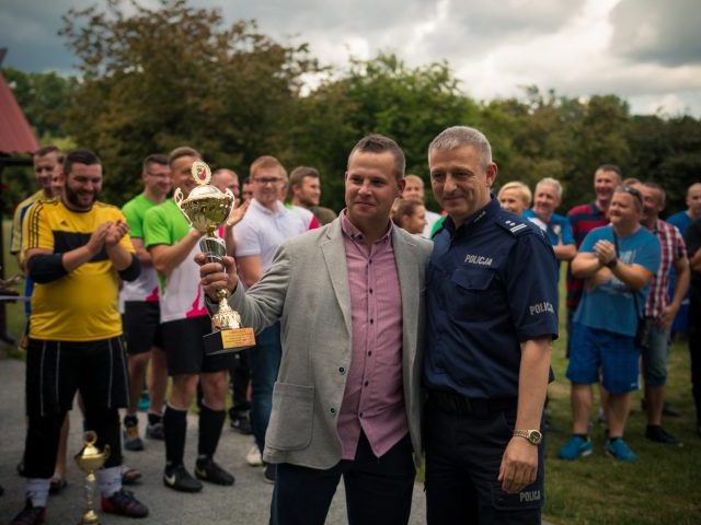 Najlepiej kopią żołnierze